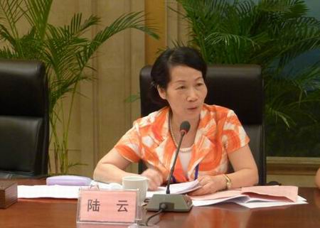 全国人大代表广西广播电视大学副校长陆云向我市有关