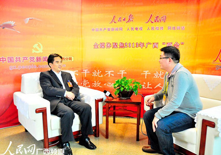 德保县县长牙韩高与本网主持人交流