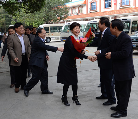 出席市三届人大三次会议人大代表今报到