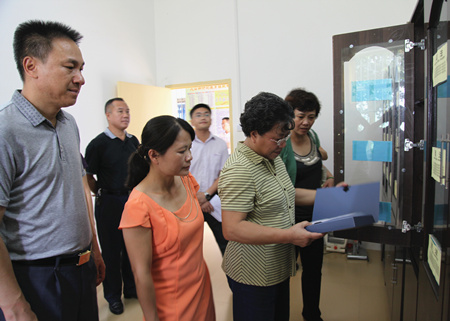 姚美兰率调研组到右江区永乐乡计生服务所调研