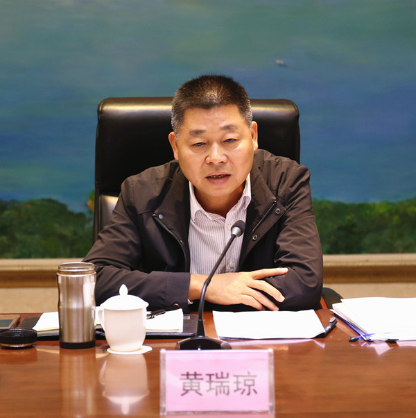 图为黄瑞琼在会上作讲话.口本版图片均由农海华 摄