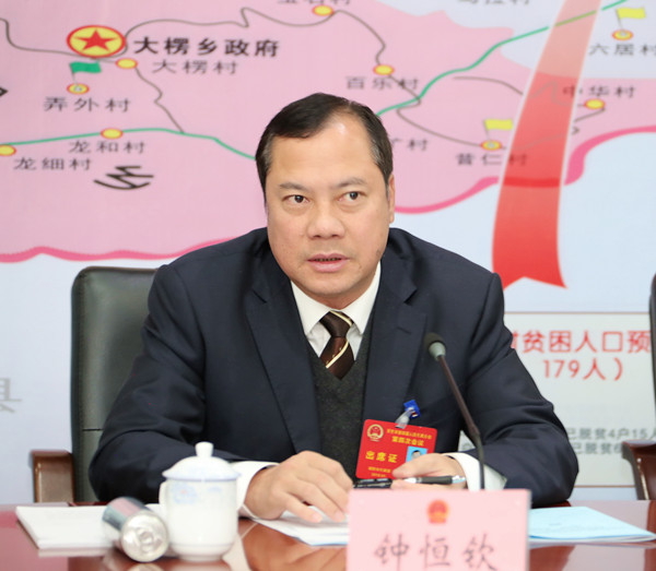 钟恒钦参加靖西市代表团审议
