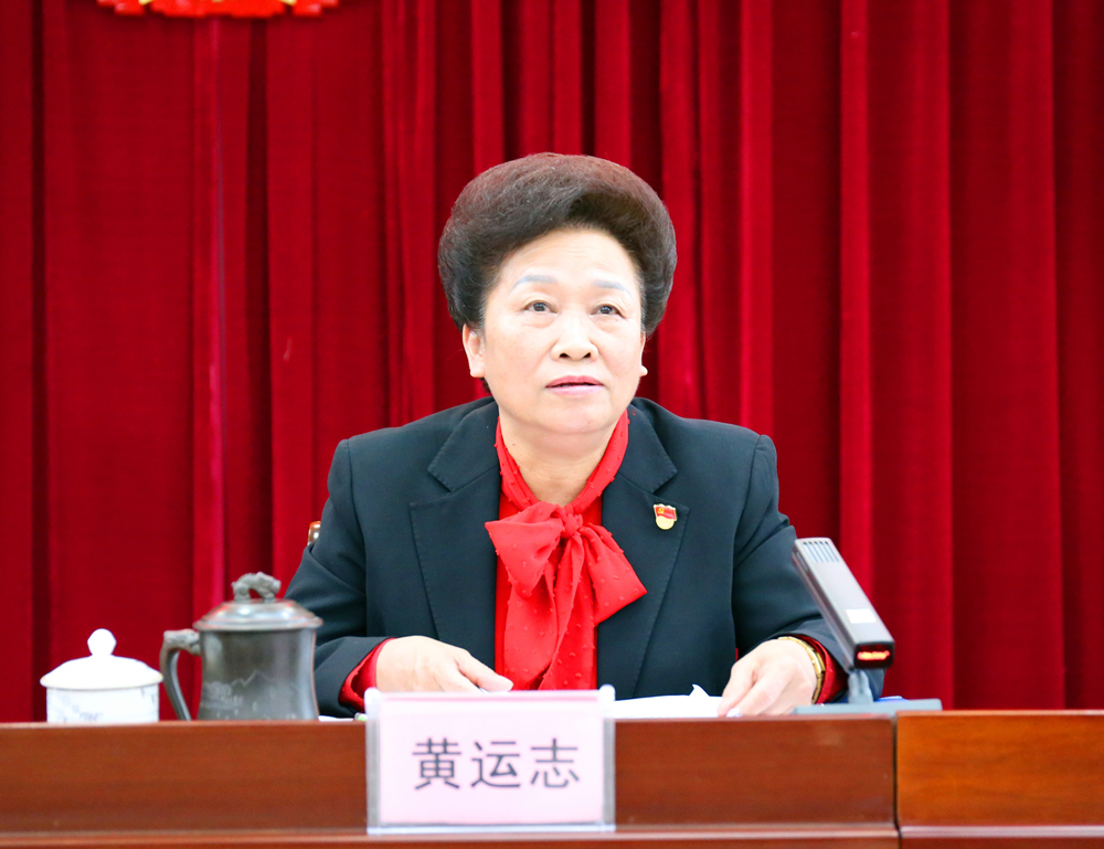 图为黄运志同志进行对照检查图为黄瑞琼同志进行对照检查图为韦正业