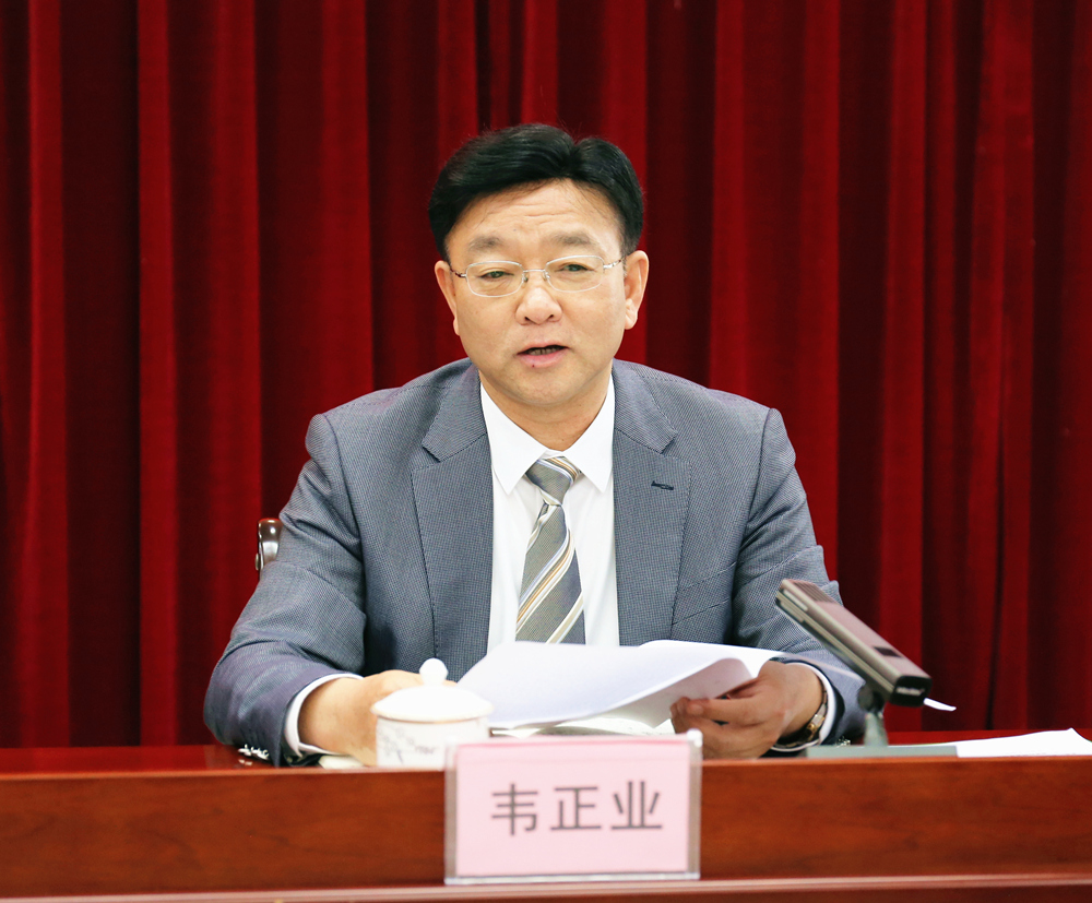 图为韦正业同志进行对照检查图为黄志愿同志进行对照检查图为石永超