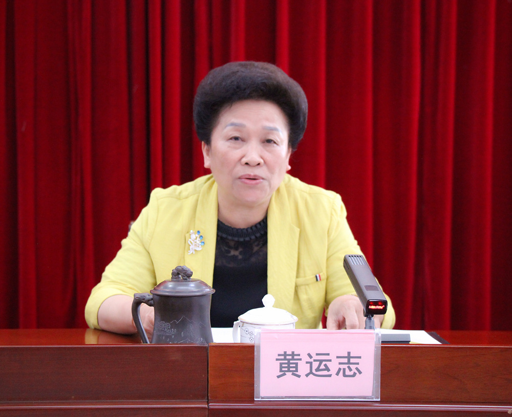 石永超在会上作学习发言图为方立斯在会上作学习发言图为黄英振在会上