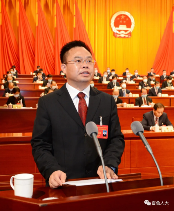 出席大会 葛国科作政府工作报告周武红雷多荣出席69694月19日上午