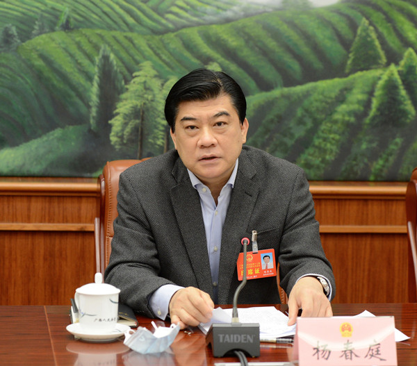 6969杨春庭代表说,报告站位高,落实中央,自治区党委部署有新思路