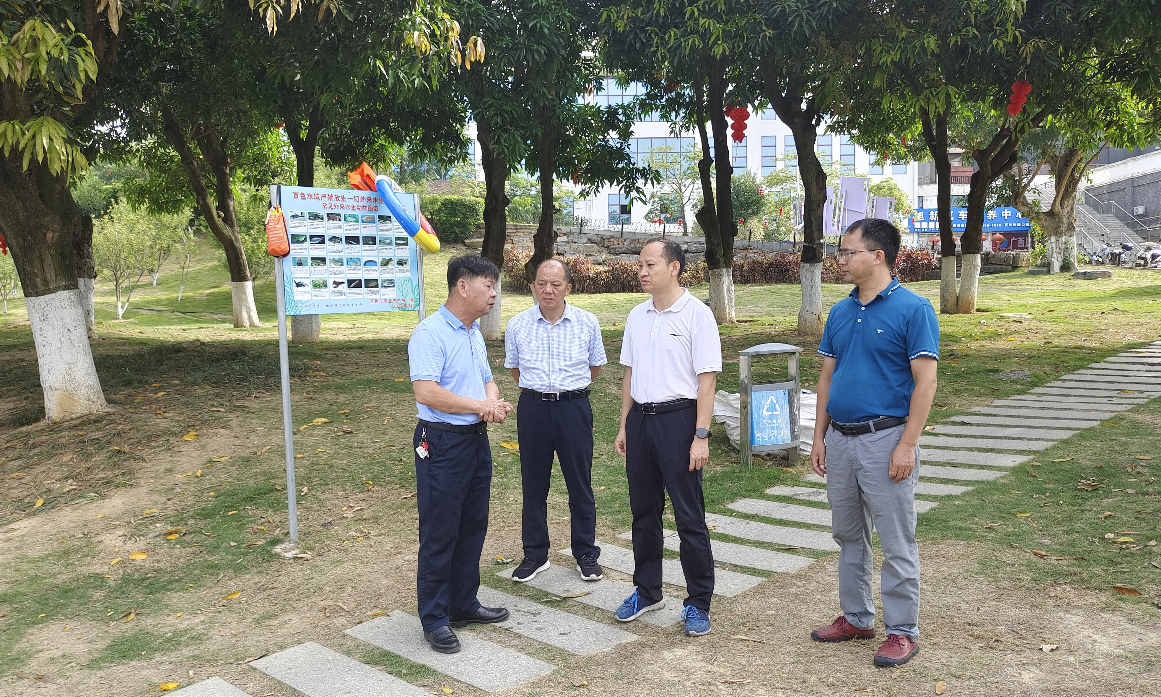 右江区人大常委会副主任黄星源到百城街道调研防范中小学生溺水安全