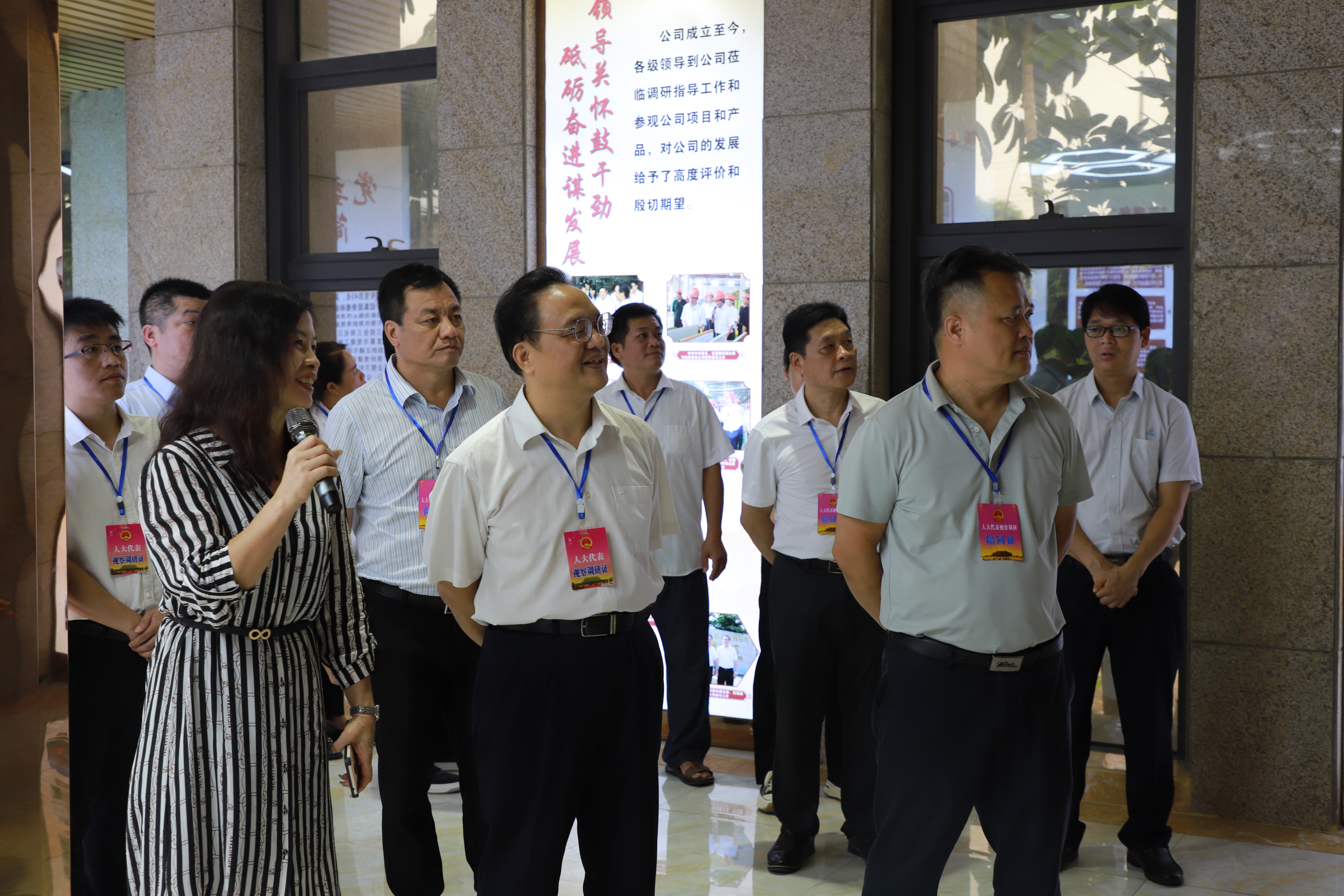 雷震到平果市新安镇开展人大代表进站履职活动