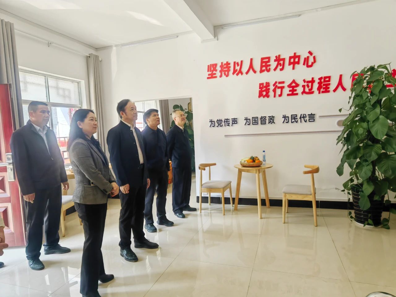 周武红开展十四届全国人大二次会议精神宣讲和人大工作调研