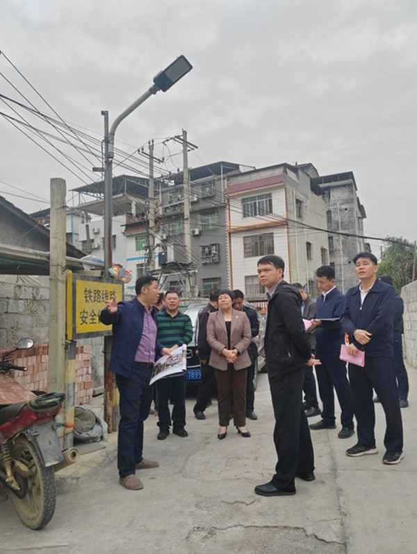 百色市人大常委会执法检查组到田林县开展广西壮族自治区铁路安全管理