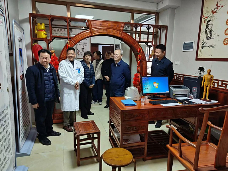 方立斯率队开展百色市基层医疗卫生服务能力建设情况专题调研