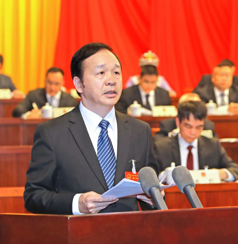 周武红在百色市第五届人民代表大会第六次会议上作人大常委会工作报告