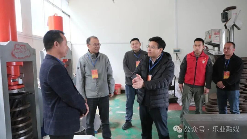 赖荣生到乐业县调研涉重金属环境安全隐患排查整治并以人大代表身份进站履职