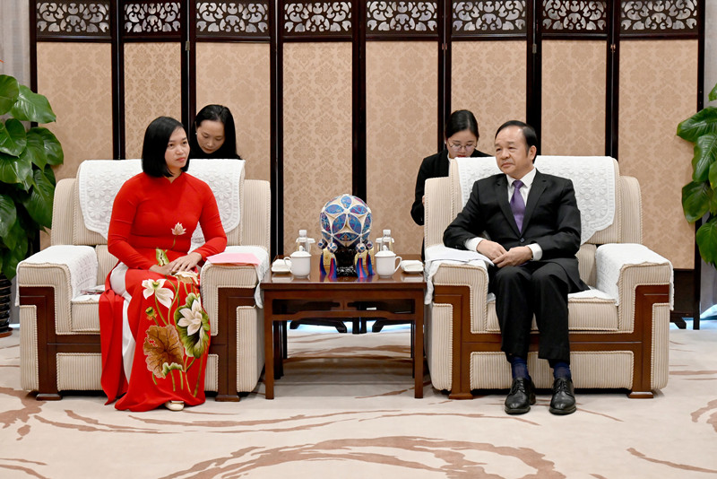 周武红会见越南高平省、宣光省领导干部人工智能专题培训班学员代表