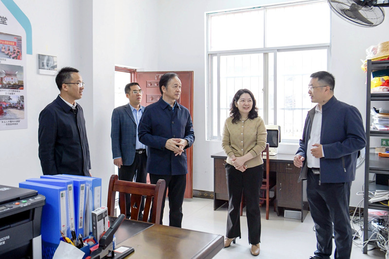 周武红深入基层调研人大工作并宣讲全国及自治区人大会议精神